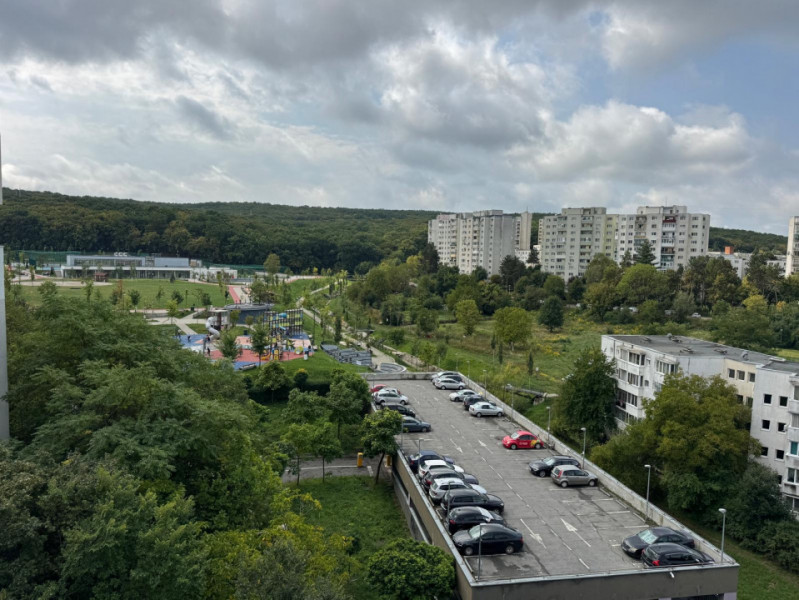 Ap 2 cam  decomandat ,in Manastur, str Mehedinți 