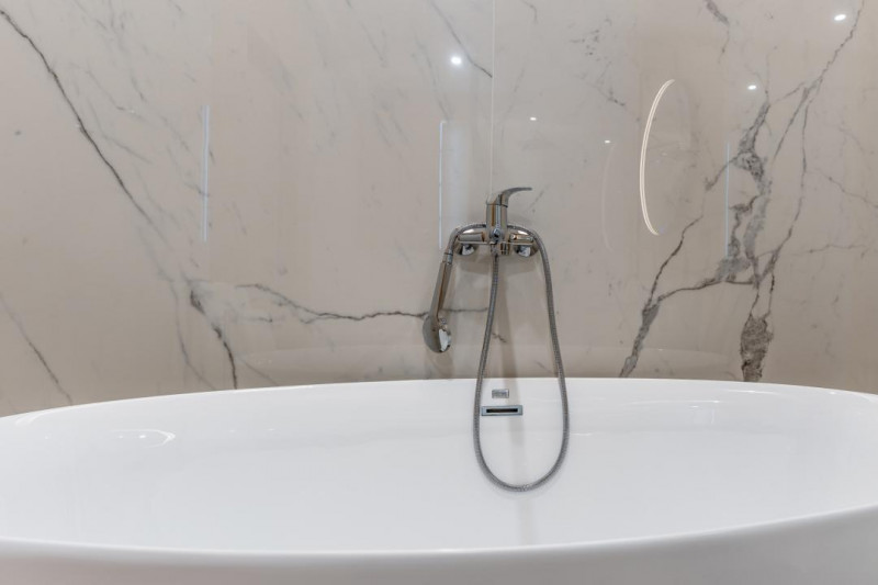 Inchiriere Penthouse de Lux cu 4 camere ,Centru, terasa 200mp