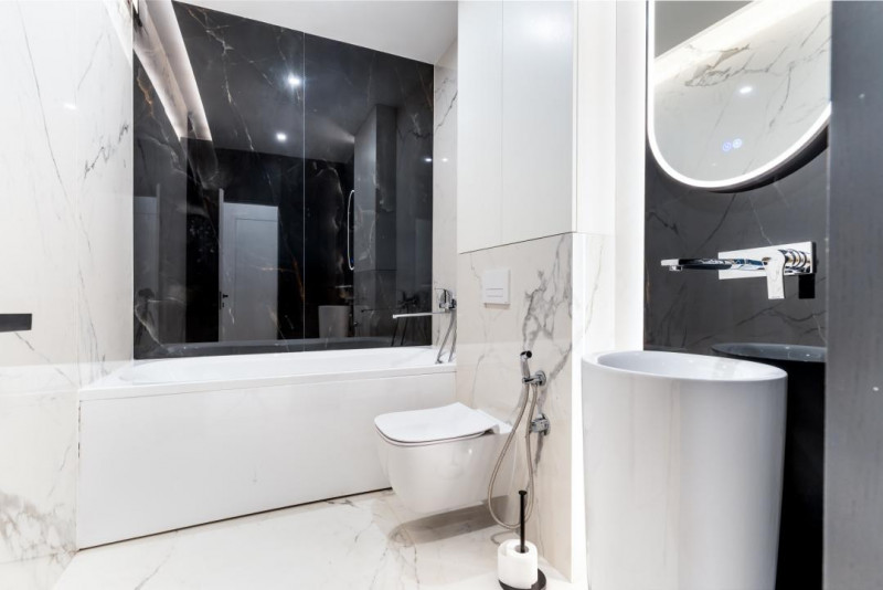 Inchiriere Penthouse de Lux cu 4 camere ,Centru, terasa 200mp