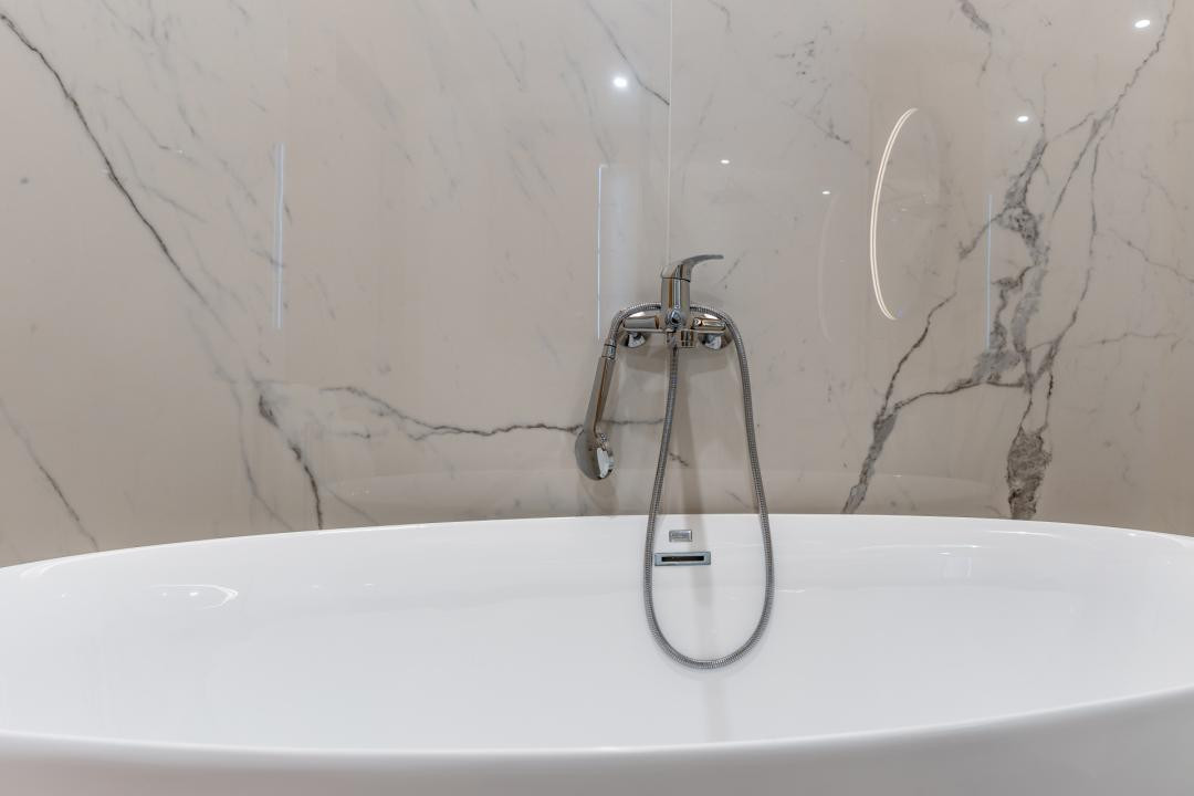 Inchiriere Penthouse de Lux cu 4 camere ,Centru, terasa 100mp
