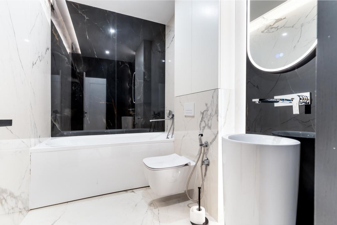 Inchiriere Penthouse de Lux cu 4 camere ,Centru, terasa 100mp